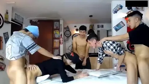 Gruppensex mit Freunden: Twinks & Camboys