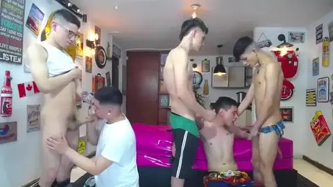 Orgia di twink tra amici