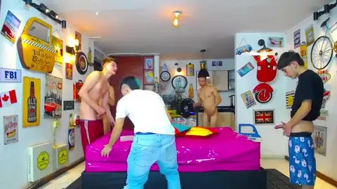 Orgia sexy com twinks e cam boys