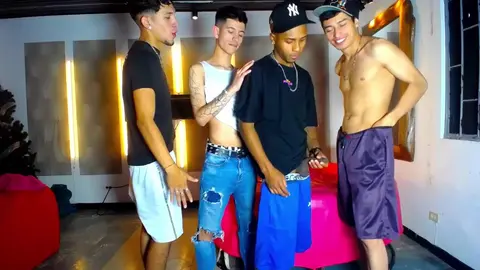 Sexo em grupo com camboys latinos