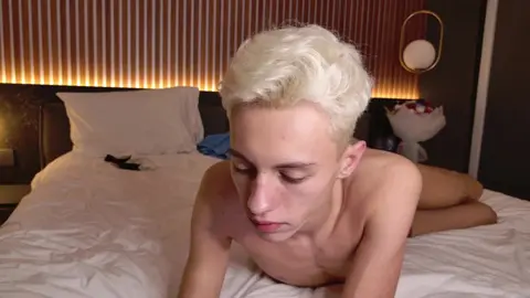 Los twinks Jerry y Lucky se ponen bien cachondos