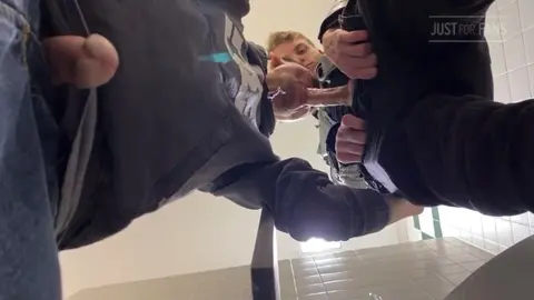 Gay amateur en public 2