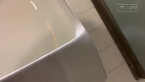 Gay amador em público 2