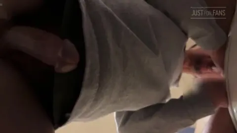 Polvazo gay amateur en público 4