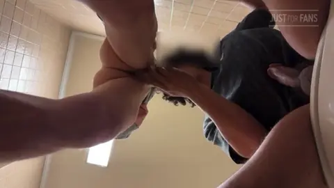 Amateur gay en public 4