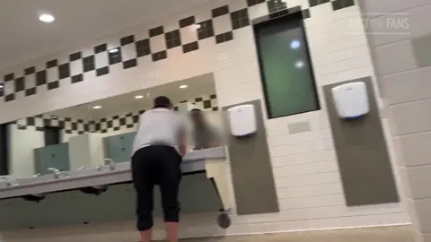 Gay amateur en public 5