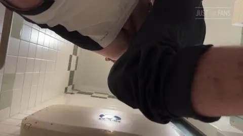 Gay amateur en public 5