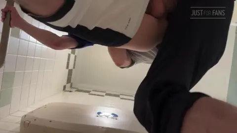 Sesso gay amatoriale in pubblico 5