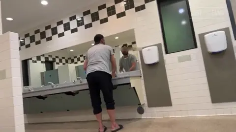 Gay amateur en public 5