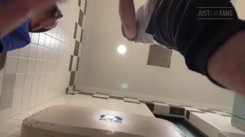 Gay amateur en public 5