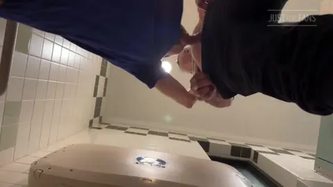 Schwuler Amateur-Fick in der Öffentlichkeit 5