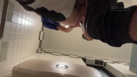 Gay amateur en public 5