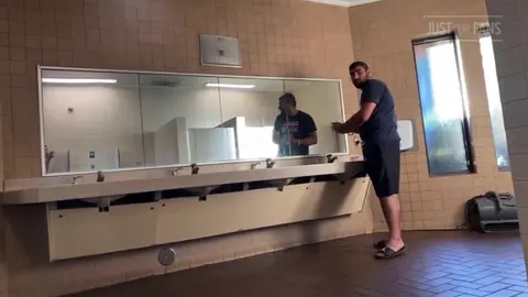 Gay amateur en public 6