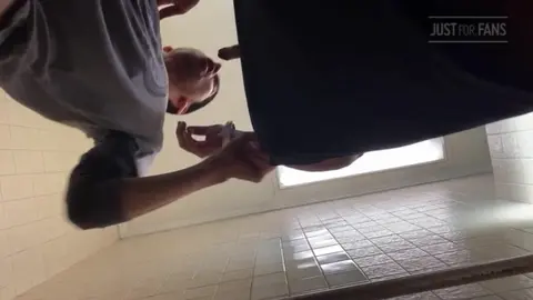 Gay amateur en public 6