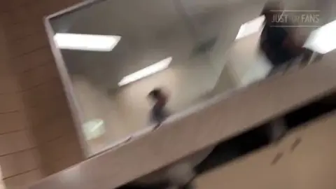 Gay amateur en público 6