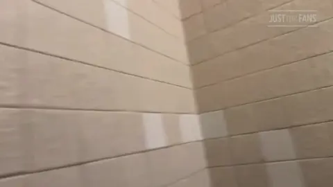 Gay amateur en público 6