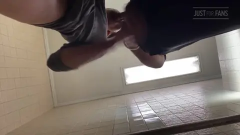 Gay amateur en public 6