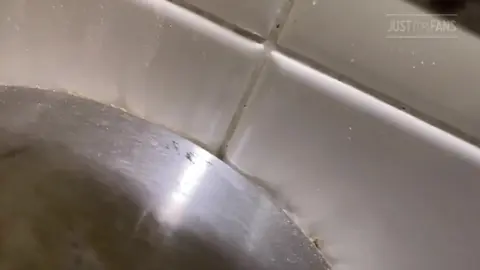 Sesso gay amatoriale in pubblico #7