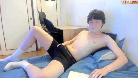 Twink camboy sexy en show porno anonyme