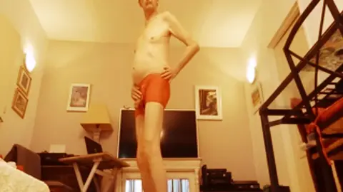 Estrenando jockstraps en mi cuerpo desnudo