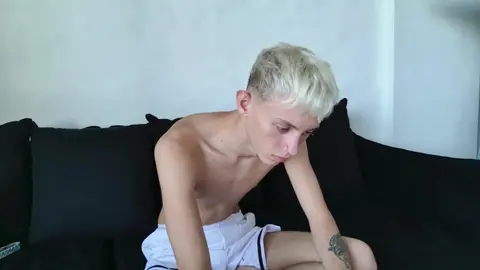 Sex hot avec le twink camboy LeonLure