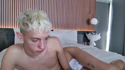 Show porno do twink camboy LeonLure