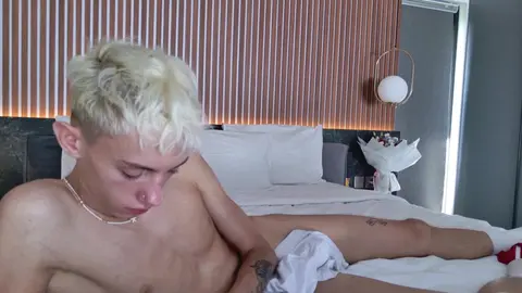 Show porno du twink camboy LeonLure