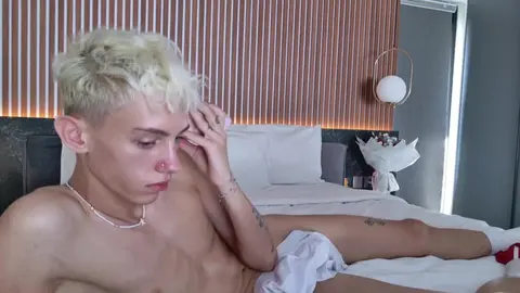 Show porno du twink camboy LeonLure