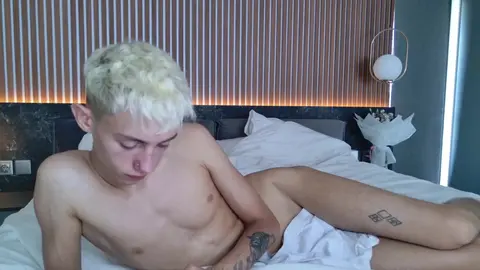 Show porno twink avec le camboy LeonLure