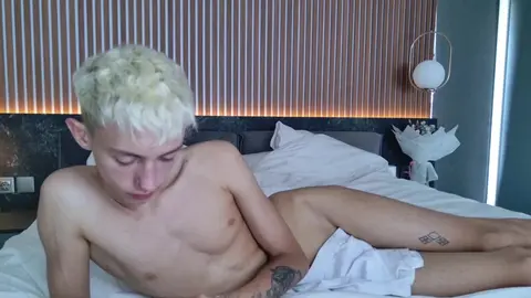 Show porno twink avec le camboy LeonLure