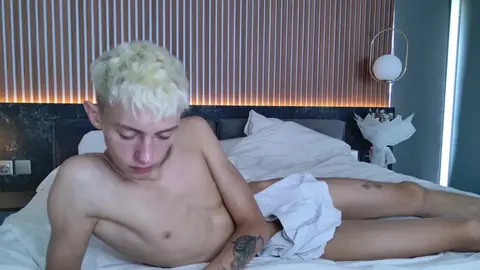 Show porno twink avec le camboy LeonLure