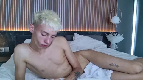 Show en vivo del camboy twink LeonLure