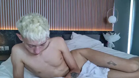 Live show del camboy twink LeonLure