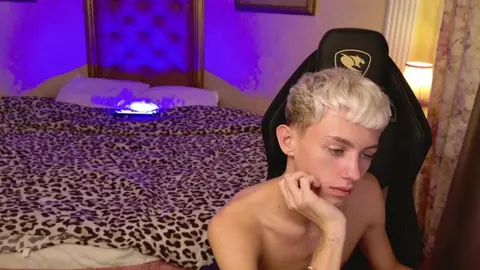 Heißer Cam-Show-Sex mit sexy Twink – LeonLure