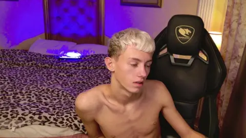 Heißer Cam-Show-Sex mit sexy Twink – LeonLure