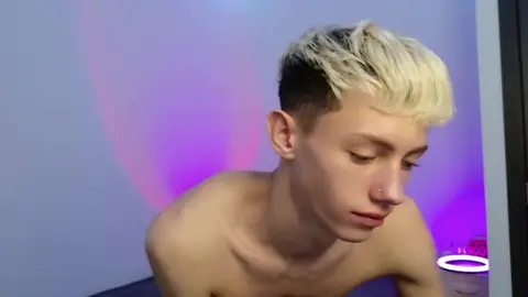 Twink camboy LeonLure: show porno caliente