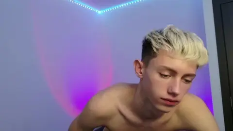 Heißer Twink-Camboy LeonLure: versauter Solo-Show