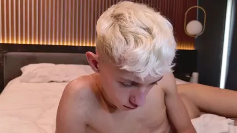hot sexy twink camboy leonlure show