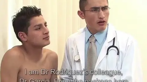 Jeunes Colombiens en train de baiser 024 (2)