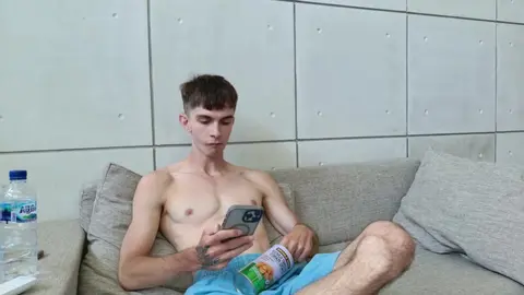 Heißer Twink Solo-Cam-Show – JerryLucky