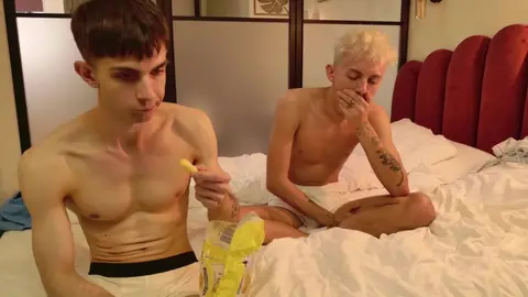 Coppia di twink camboy super sexy: JerryLucky