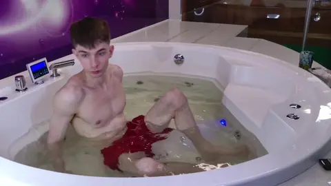 Nathan, lo scout, viene “iniziato”