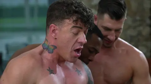 Gangbang du Nouvel An avec Beau