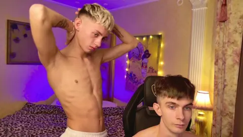 Show hot in webcam: BennyTwink live