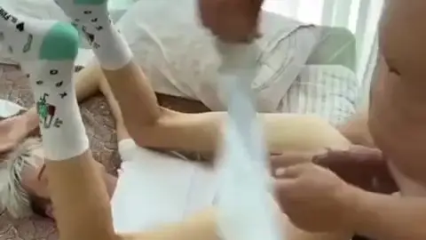 Coppia gay super hot: scopata tra amici in cam