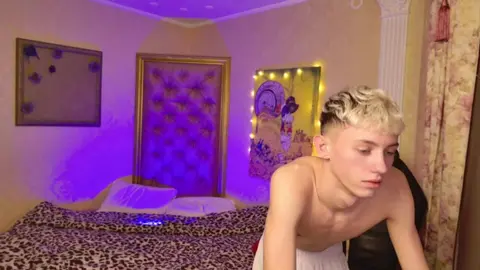 Twinks chauds : show porno à la maison avec JerryLucky