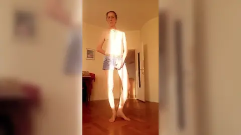 Con shorts sexy e super sgambati