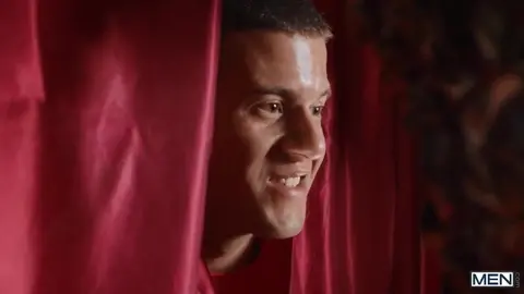 De luto y bien arriba