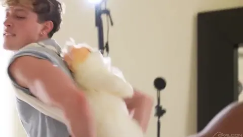 Danny Fantasy wird von Ty Santana bareback durchgenommen