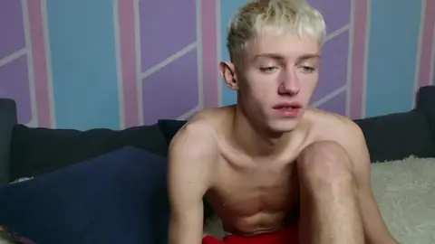 Sexy Twink-Camboy: LeonLure in einer Porn-Show